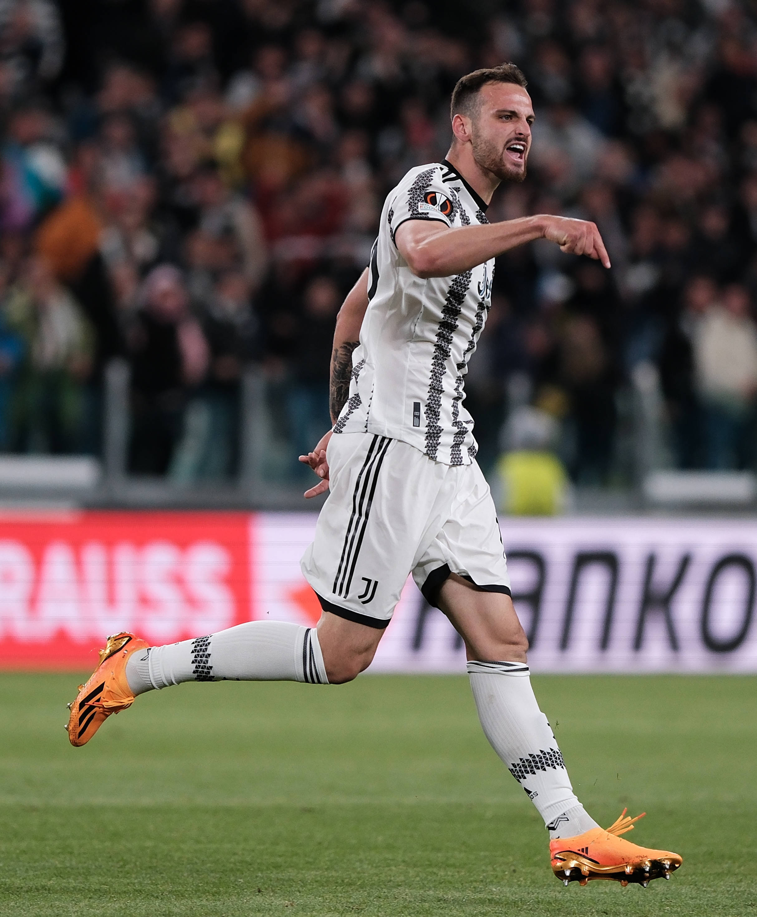 尤文力克里昂，贝尔补时绝平欧冠