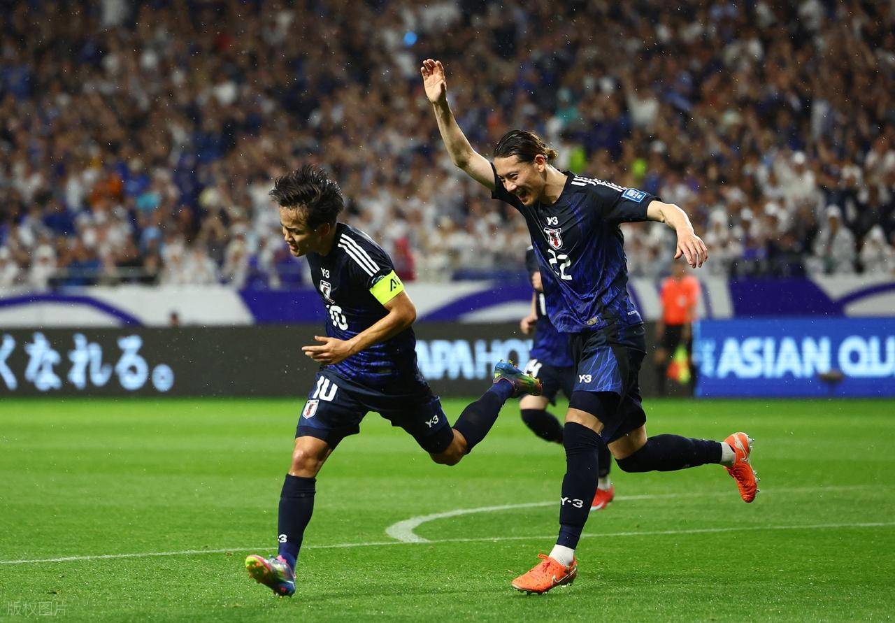 拜仁险胜曼城，拉莫斯扑点救主亚洲杯