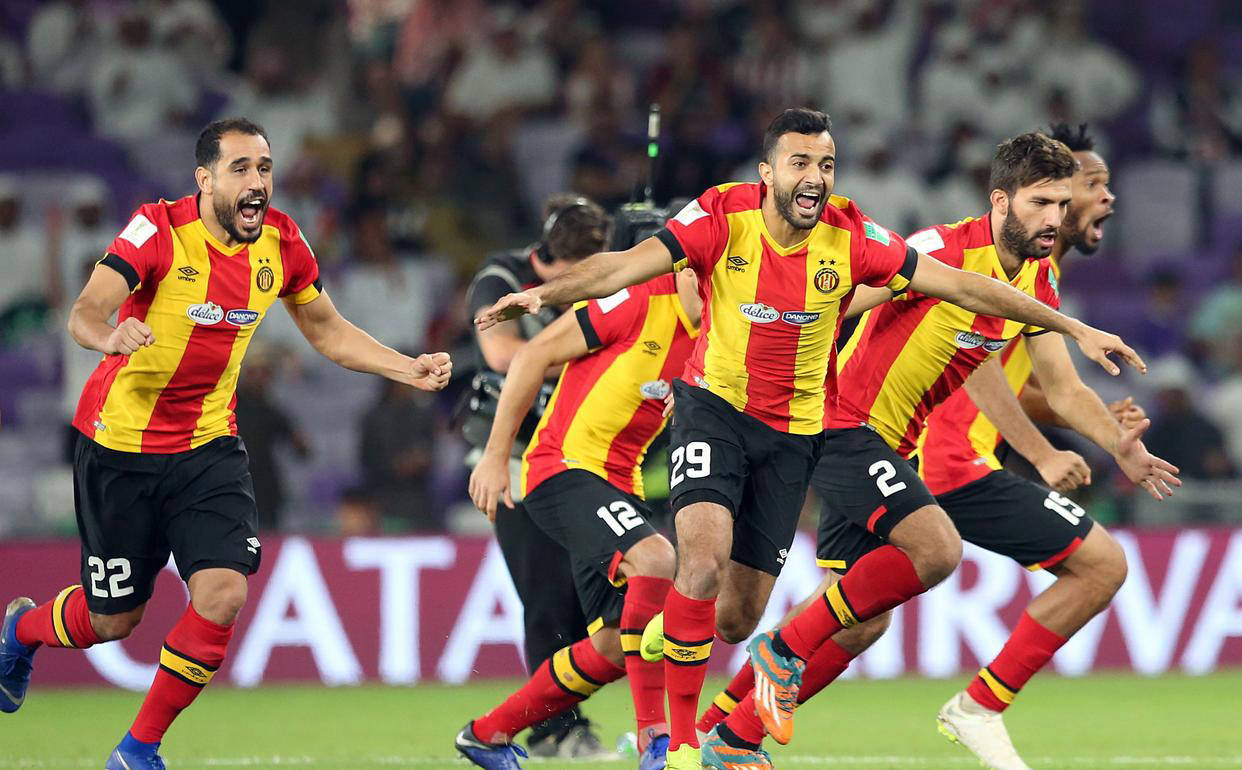 南美代表队犀利进攻,力压对手 南美代表队犀利进攻,力压对手